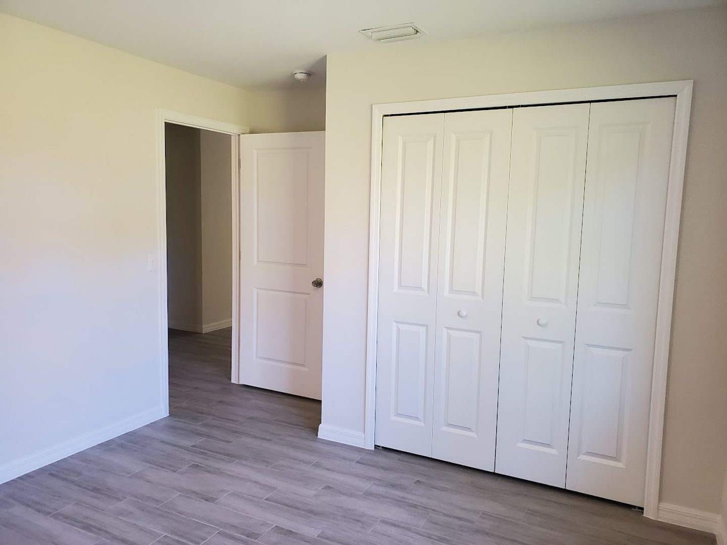 Building Photo - 3x2 Duplex Unit