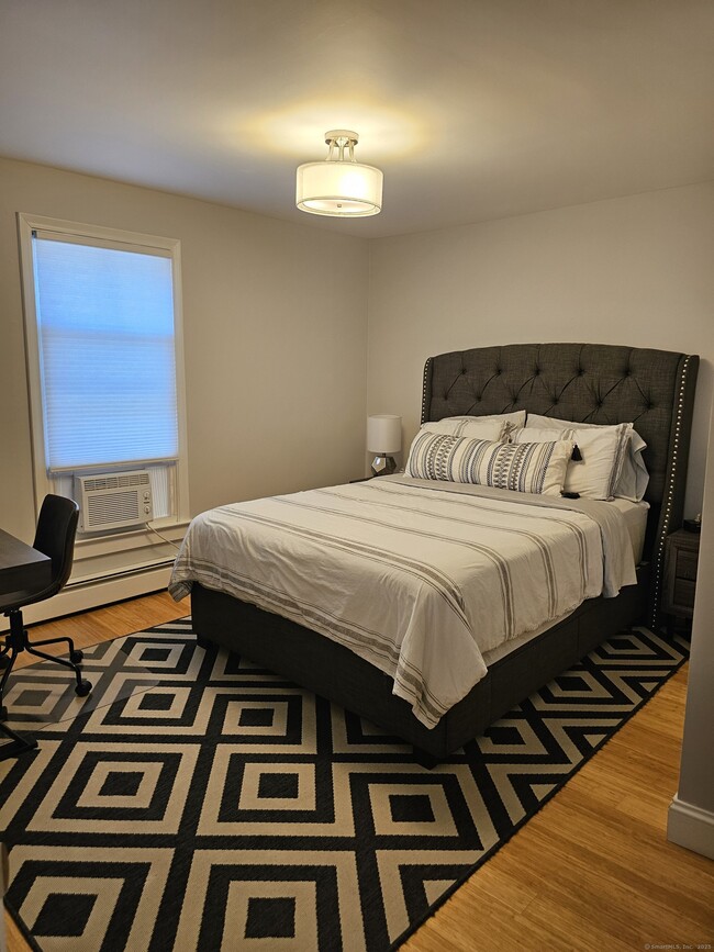Building Photo - 62 Cosey Beach Ave