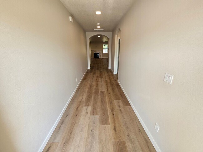 Building Photo - New Premiere Build! October Rent Free