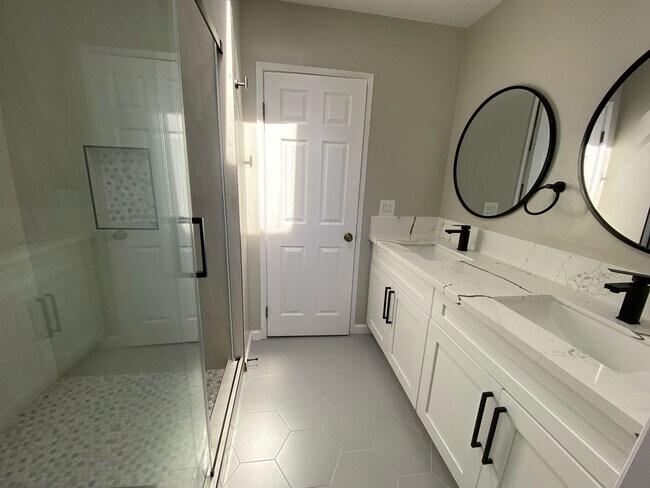 Building Photo - Remodeled Home w/ Detached Garage