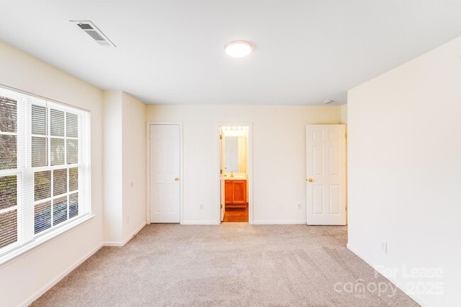 Building Photo - 814 Mt Holly-Huntersville Rd