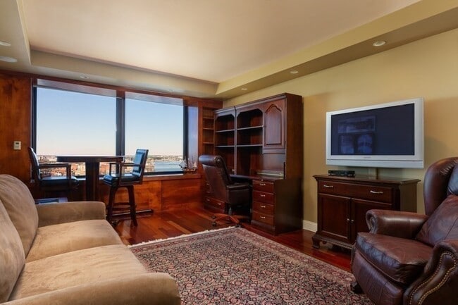 Building Photo - 65 E India Row