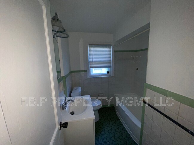Building Photo - 15786 Meyers Rd