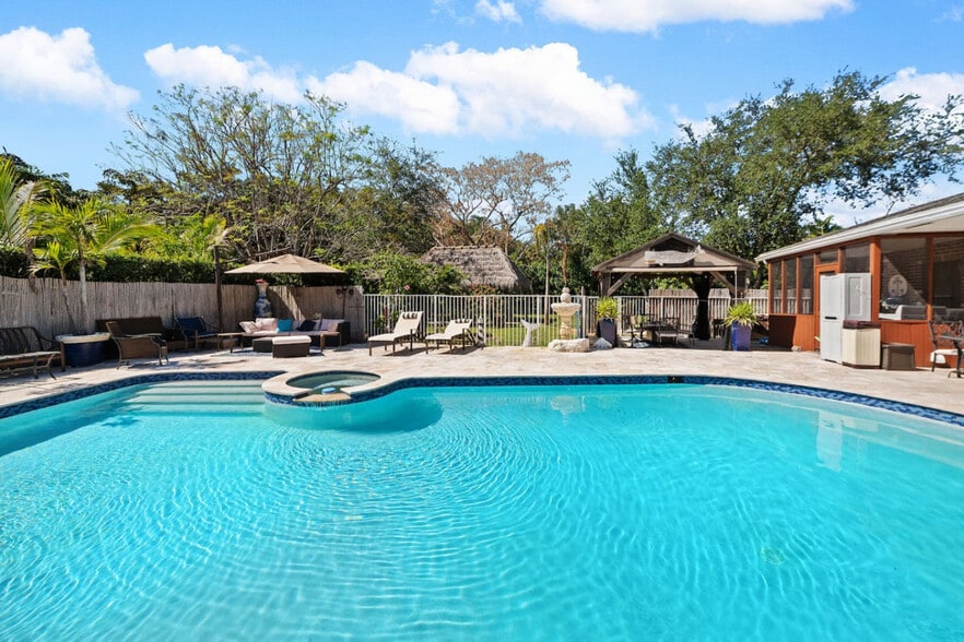 Building Photo - 4501 Briarcliff Ln