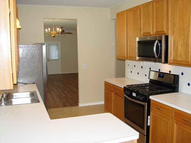 Building Photo - 2910 Blue Dawn Dr