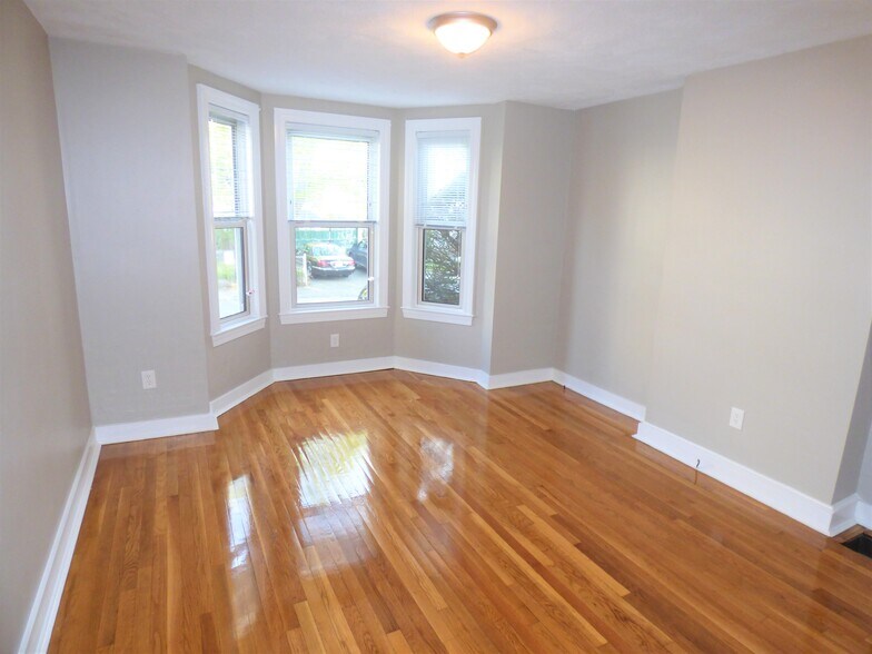 Building Photo - 10 Stearns St