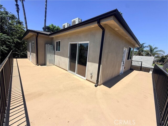 Building Photo - 15362 Valerio St