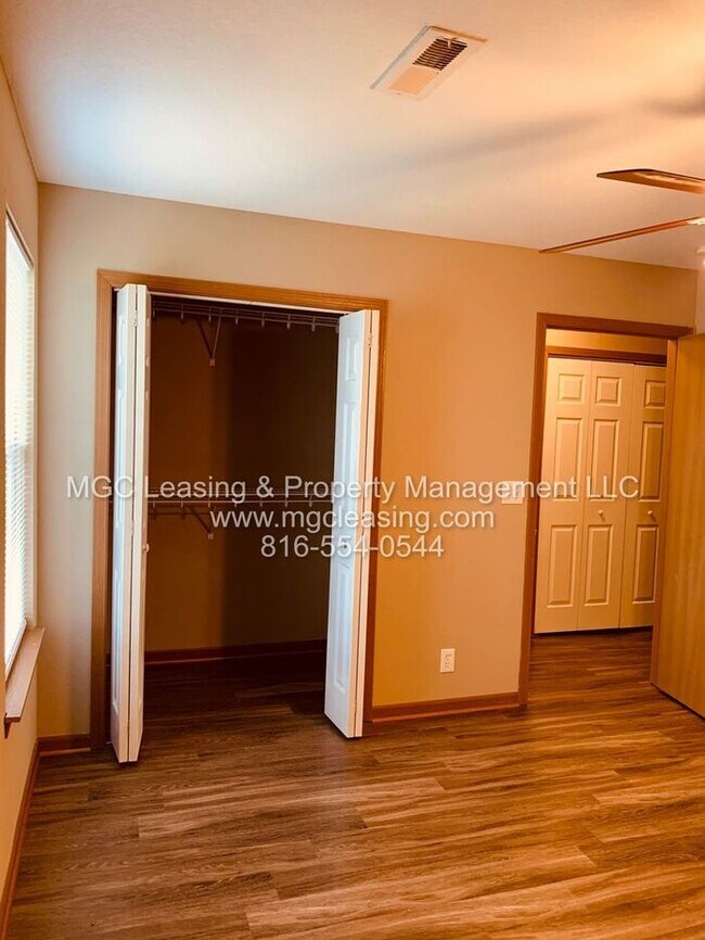 Building Photo - Charming Ranch Duplex in the Heart of Lone Jack - Ready Now!