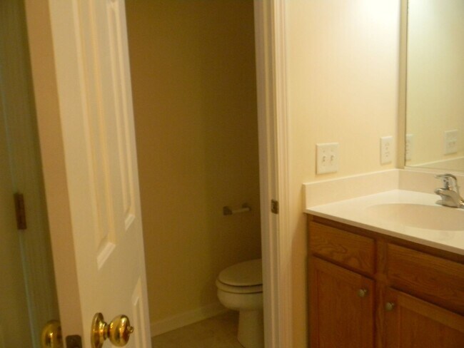 Building Photo - Great Home in Moncks Corner