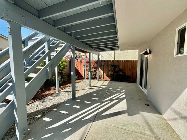 Building Photo - 136 Ventura Ave
