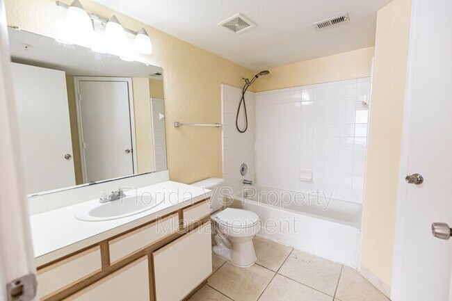 Building Photo - 2208 Antigua Pl