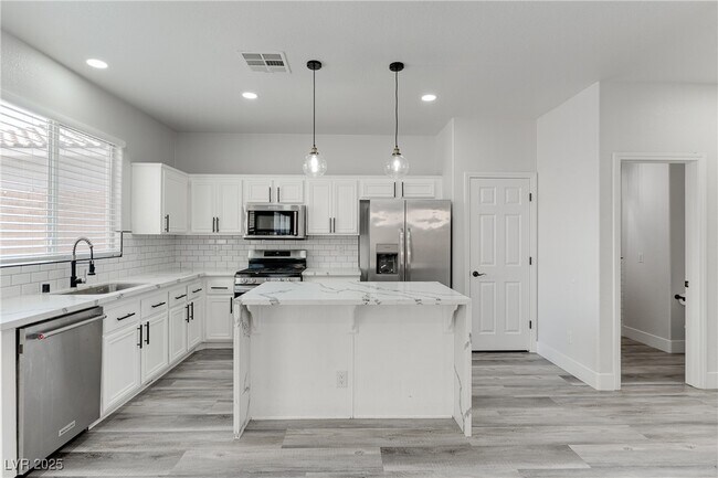 Building Photo - 11057 Village Ridge Ln
