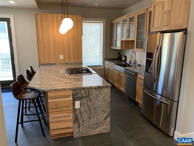 Building Photo - 808 Elliott Ave