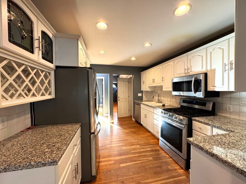 Building Photo - 37 Homer Ave