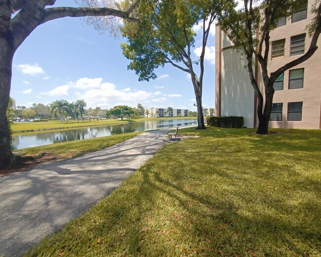 Building Photo - 7320 Amberly Ln