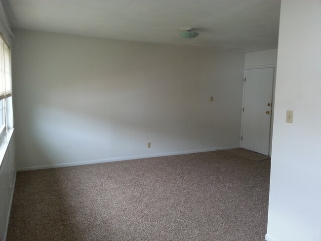 Building Photo - 1 bedroom, 1 bath condo in Coralville