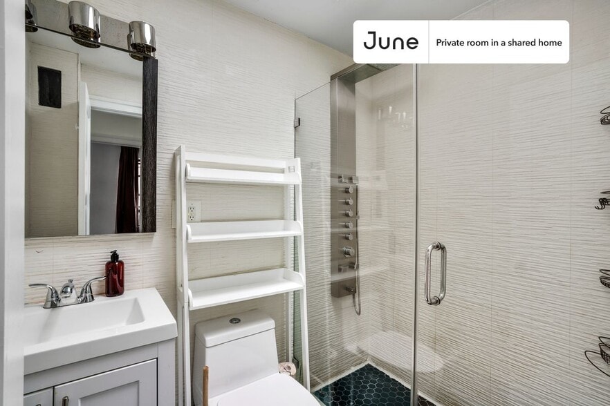 Building Photo - Room in Shared 2 bed/1 bath home