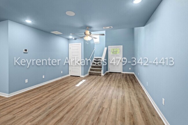Building Photo - Beautiful 2 Bed, 3 Bath Home Just Off Weddington!