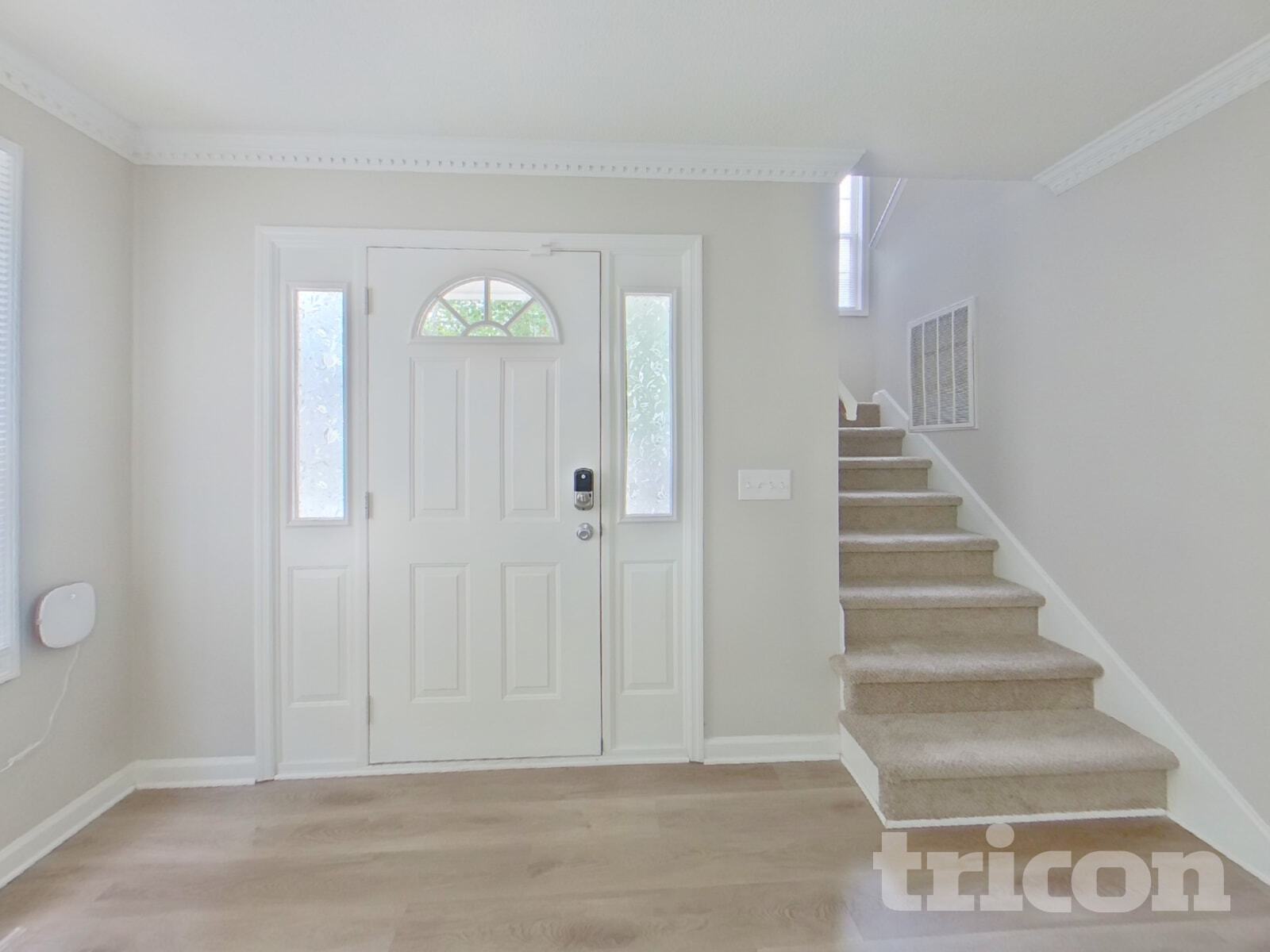 Building Photo - 337 Montclaire Ln