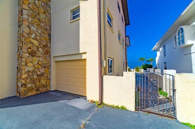 Building Photo - 5521 W Shr Dr