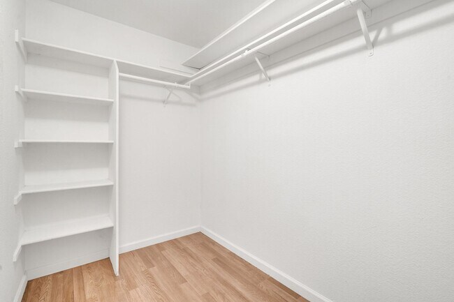 Building Photo - 880 Woodsong Ln