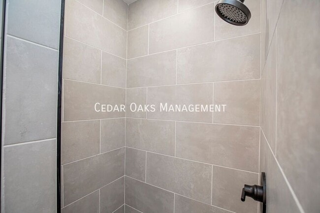 Building Photo - 122 E Mountain St