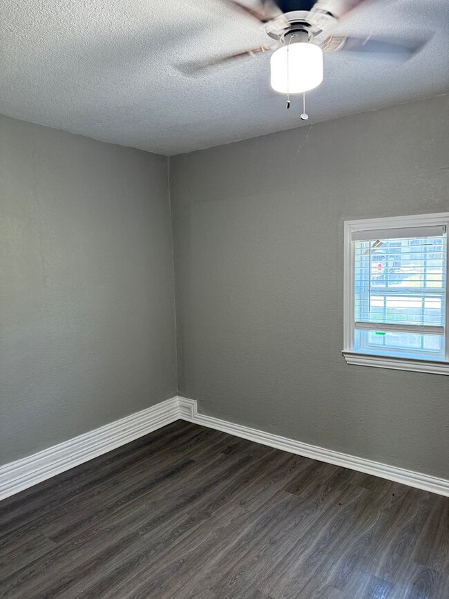 Building Photo - House for rent in Arlington