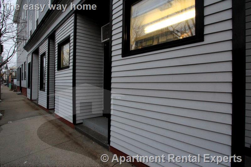 Building Photo - 147 Columbia St