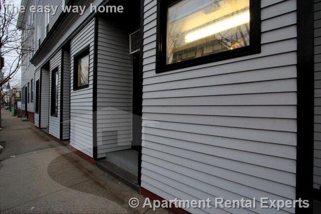 Building Photo - 147 Columbia St