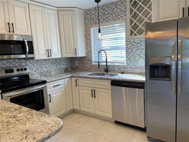 Building Photo - 1424 Chesterfield Dr