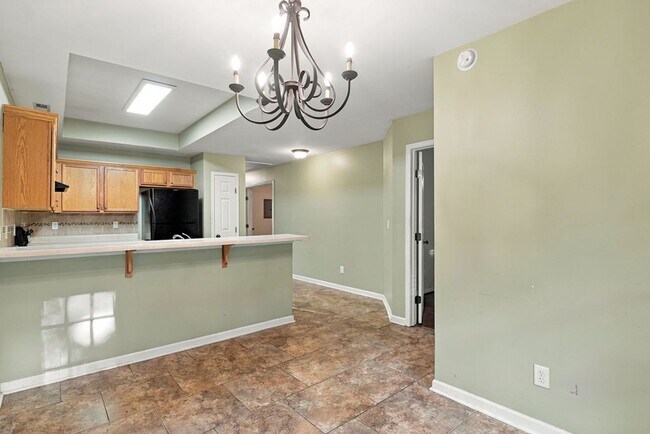 Building Photo - 5891 Southwood Pkwy