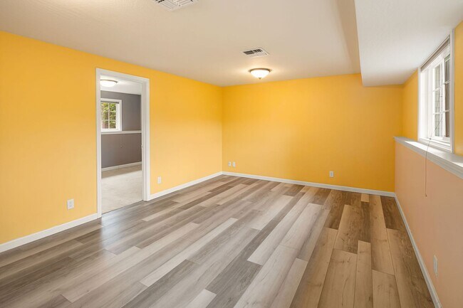 Building Photo - Four Bedroom Dream House