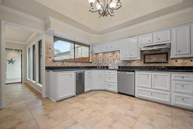 Building Photo - 534 Fox Briar Ln