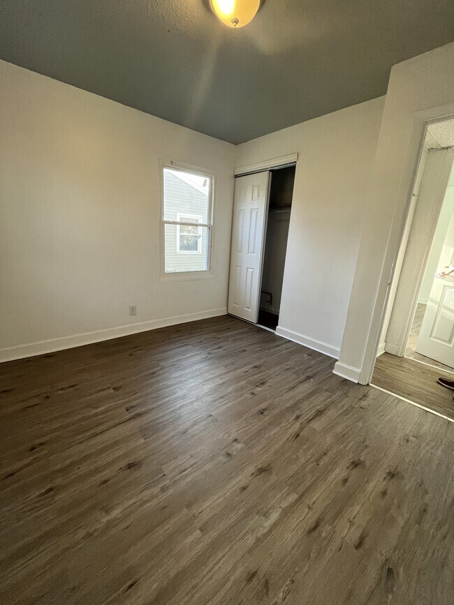 Building Photo - 715 St Barbara Ln