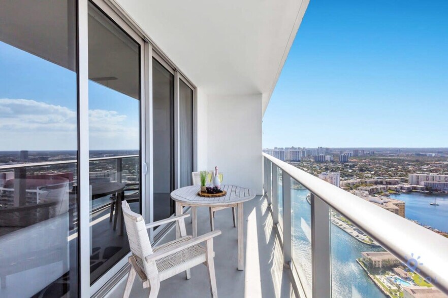 Building Photo - 4010 S Ocean Dr