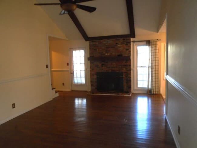 Building Photo - 3 Bedroom 2 Full Bathroom, Brick, Tri-Level Home in Mill Creek Farms Available Now!