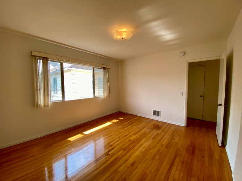 Building Photo - 947 12th St