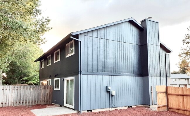 Building Photo - Beech Place Duplex