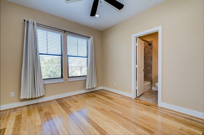 Building Photo - Modern 3 Bedroom // 3.5 Bathroom in the He...