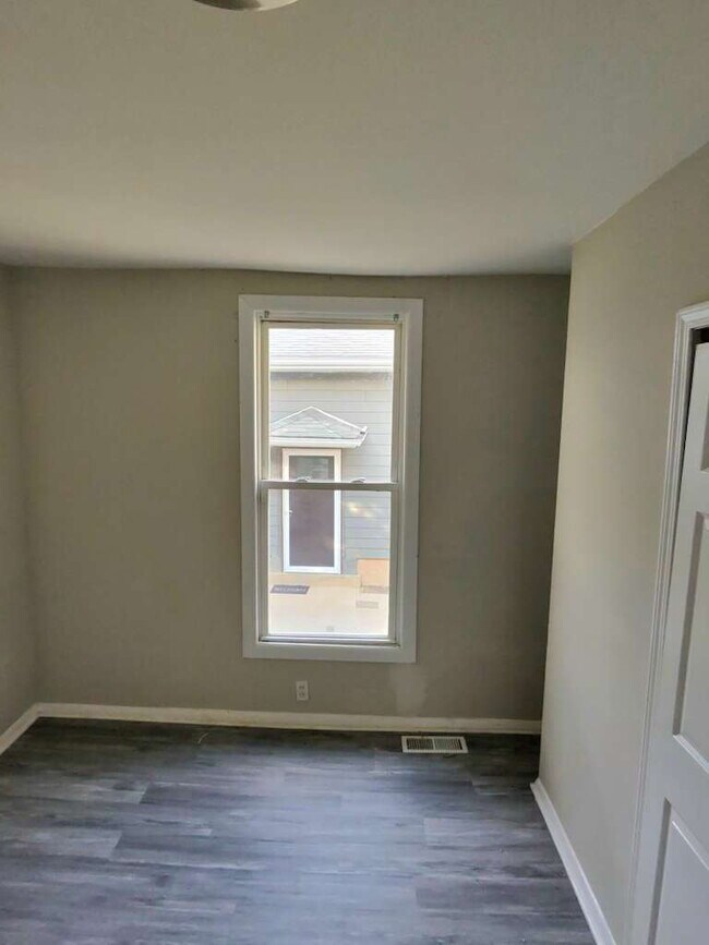 Building Photo - Spacious and Comfortable Living on Buddie Avenue