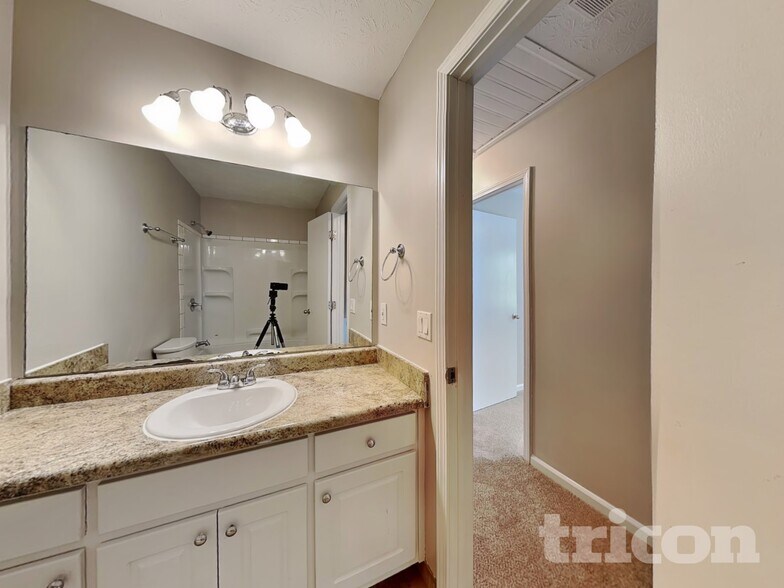 Building Photo - 2092 Brooks Rd SE