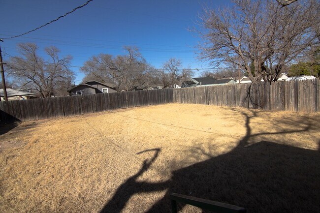 Building Photo - Pre-Leasing  - 2 bed 1 bath