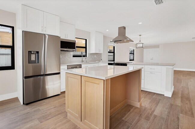 Building Photo - 391 NW 58th Ave