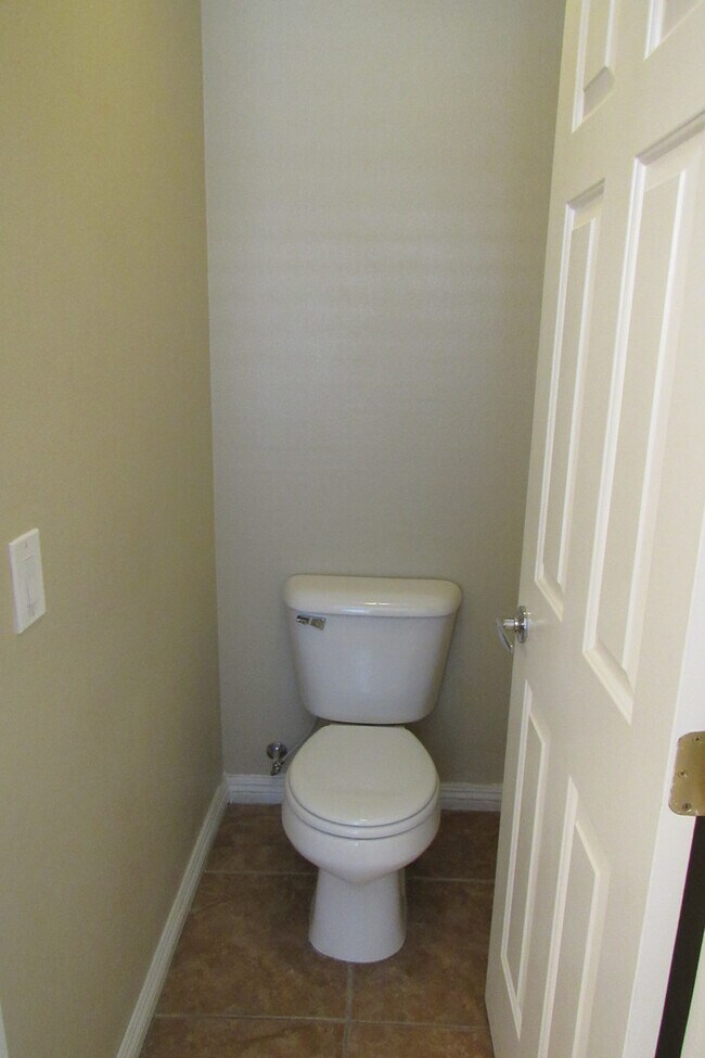 Building Photo - AMAZING 2 STORY TOWNHOME LOCATED IN A GATE...