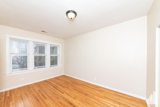 Building Photo - 2 bedroom in Chicago IL 60625