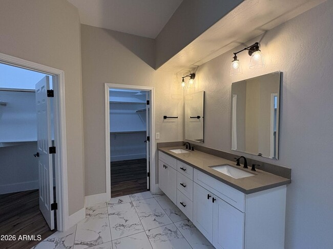 Building Photo - 13031 W Stella Ct