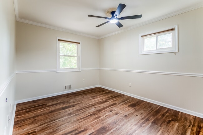Building Photo - 5003 Stewart Ct