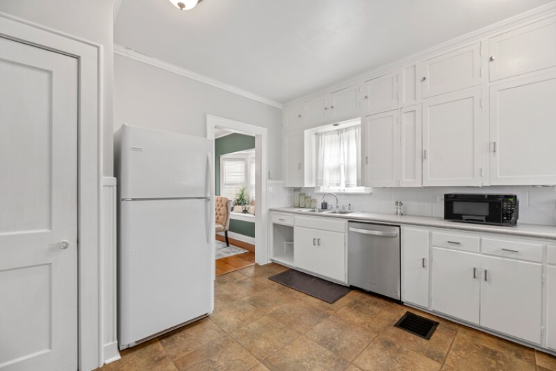 Building Photo - 425 N Bluff St