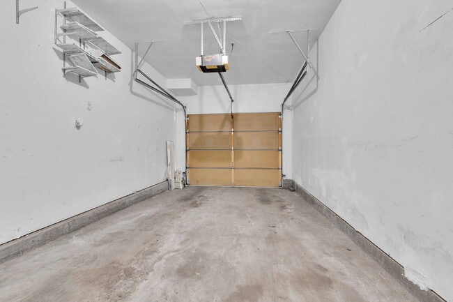 Building Photo - $2,100 - 2 Bed, 2 Bath Updated Townhome in...