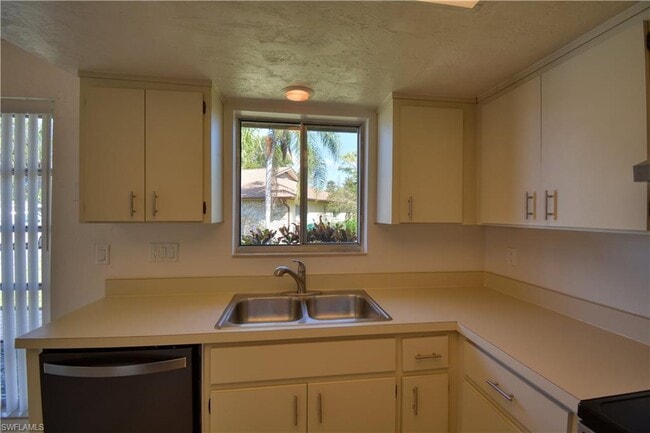 Building Photo - 859 Palm View Dr